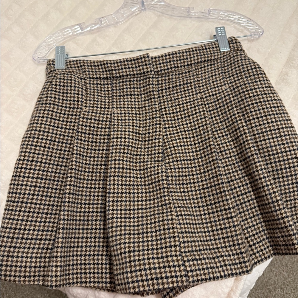H&M Black and Tan Houndstooth Mini Skirt